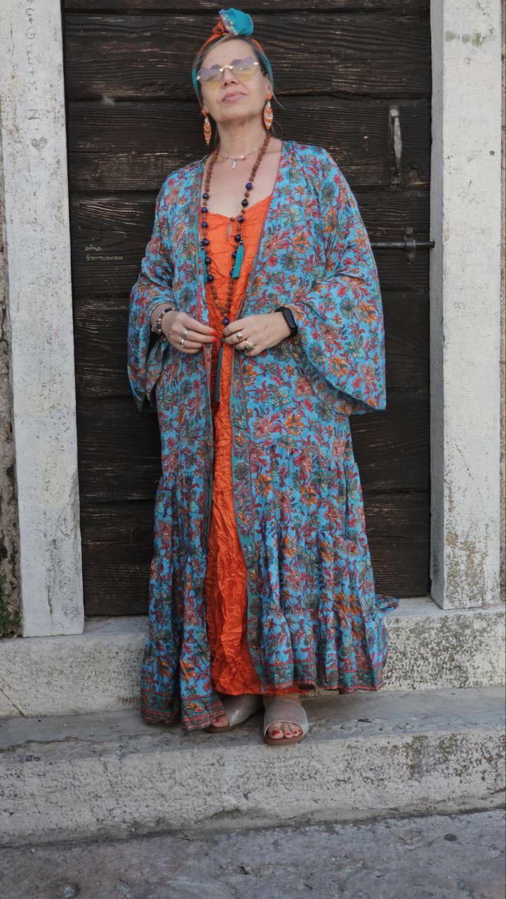 KIMONO CELESTE STAMPA FIORI ARANCIO E ROSSI