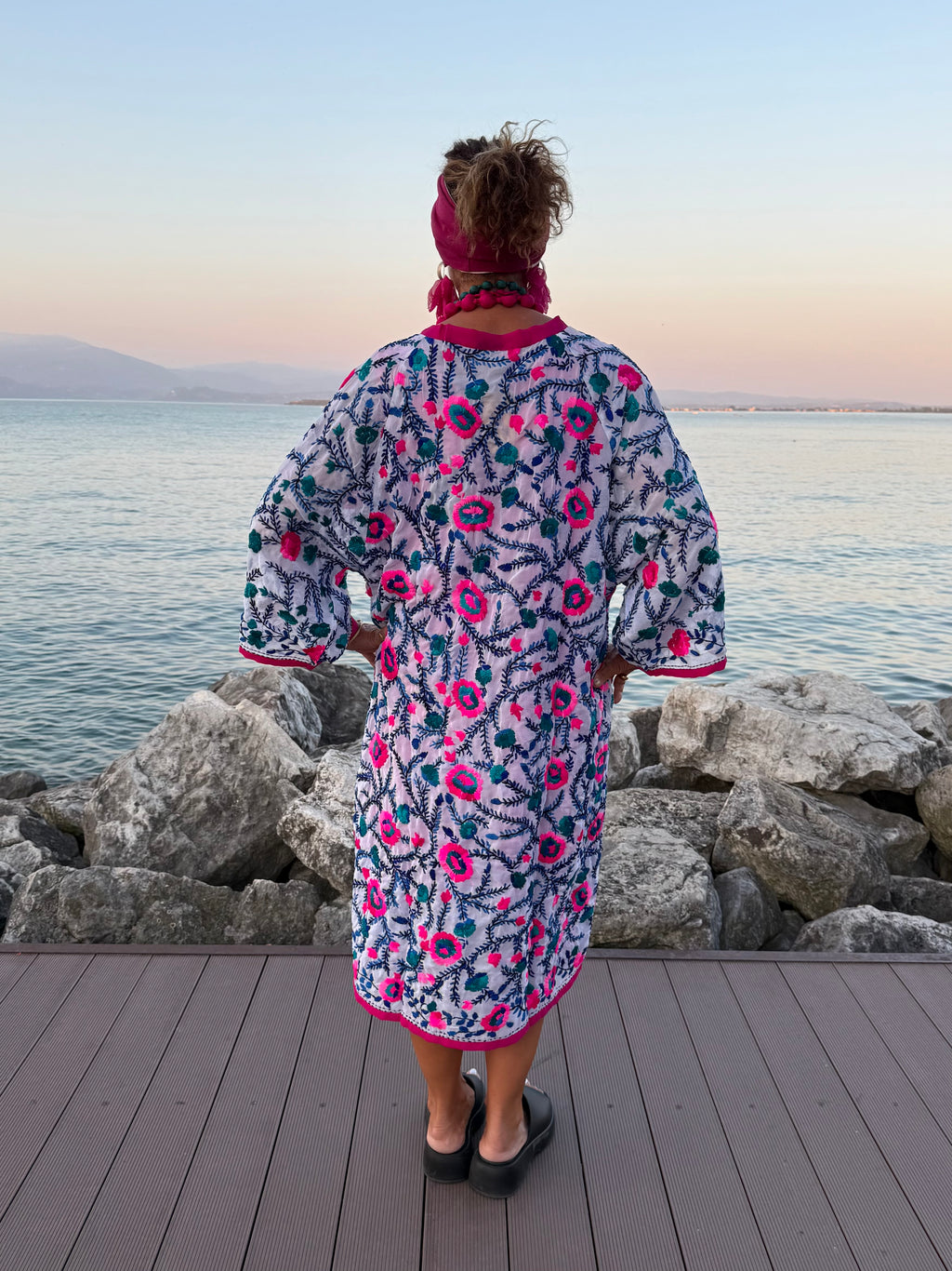 KIMONO BIANCO RICAMO FUCSIA