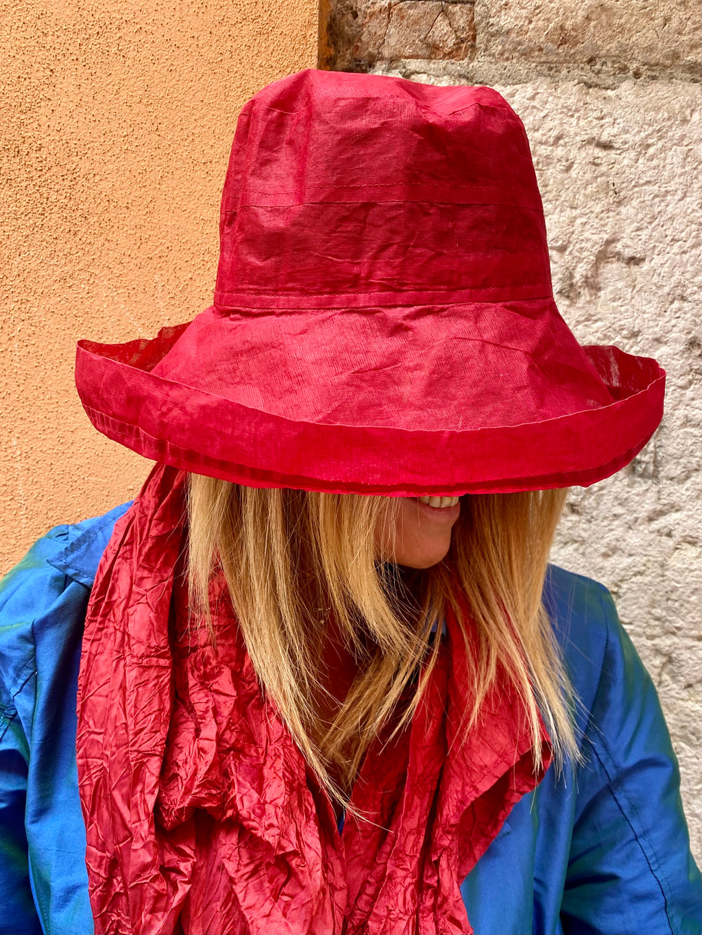 Cappellino rosso ciliegia garzato tascabile