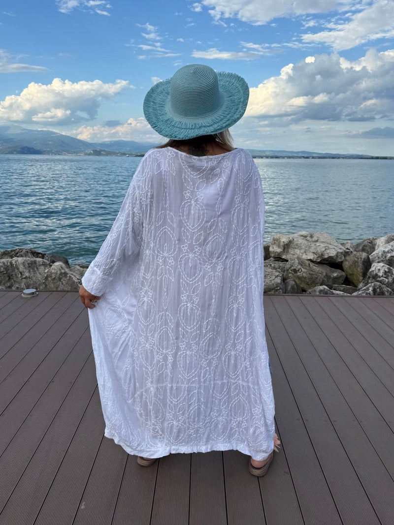 ABITO BIANCO RICAMI