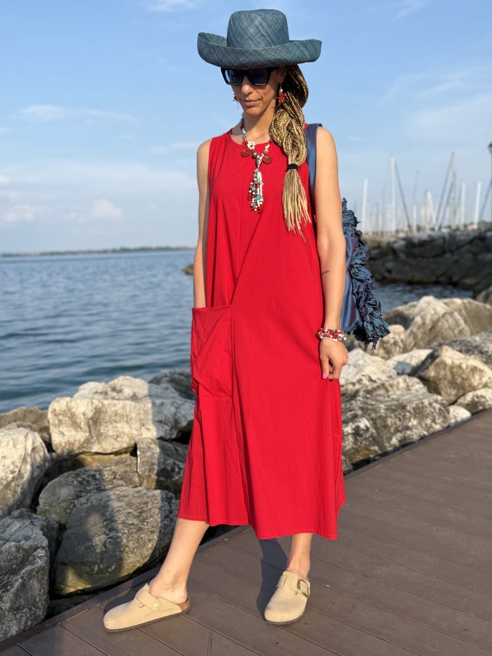 ABITO ROSSO