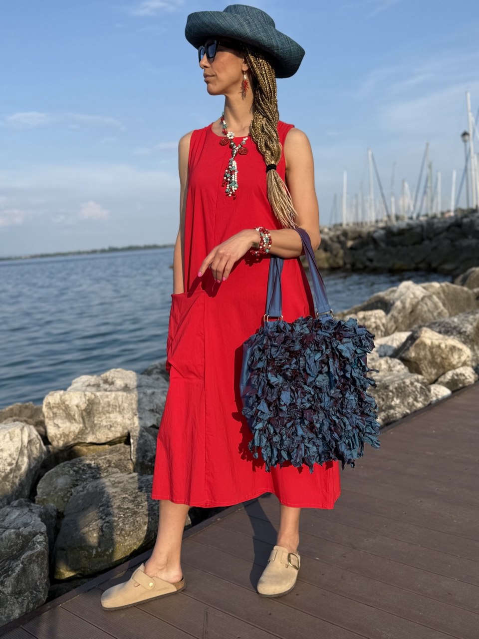 ABITO ROSSO