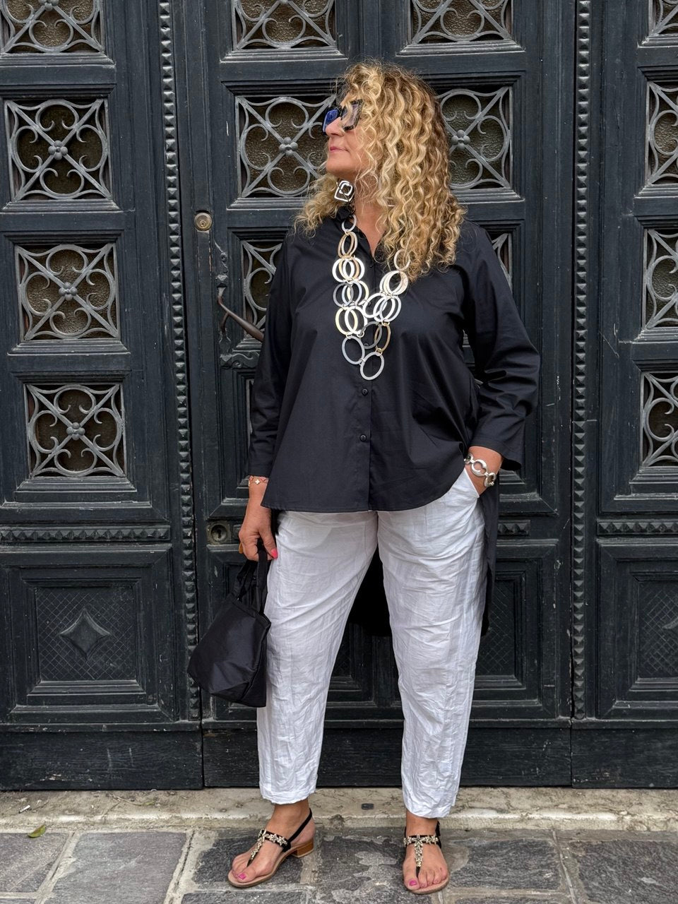 CAMICIA NERA PIEGHE DIETRO