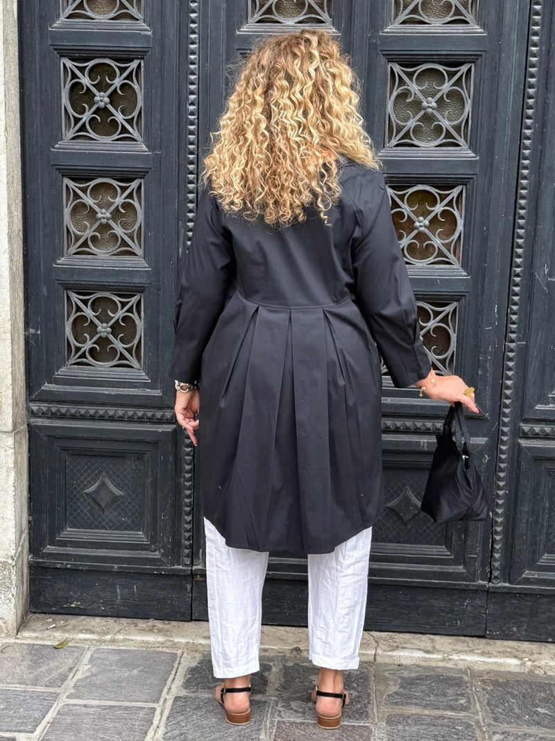 CAMICIA NERA PIEGHE DIETRO