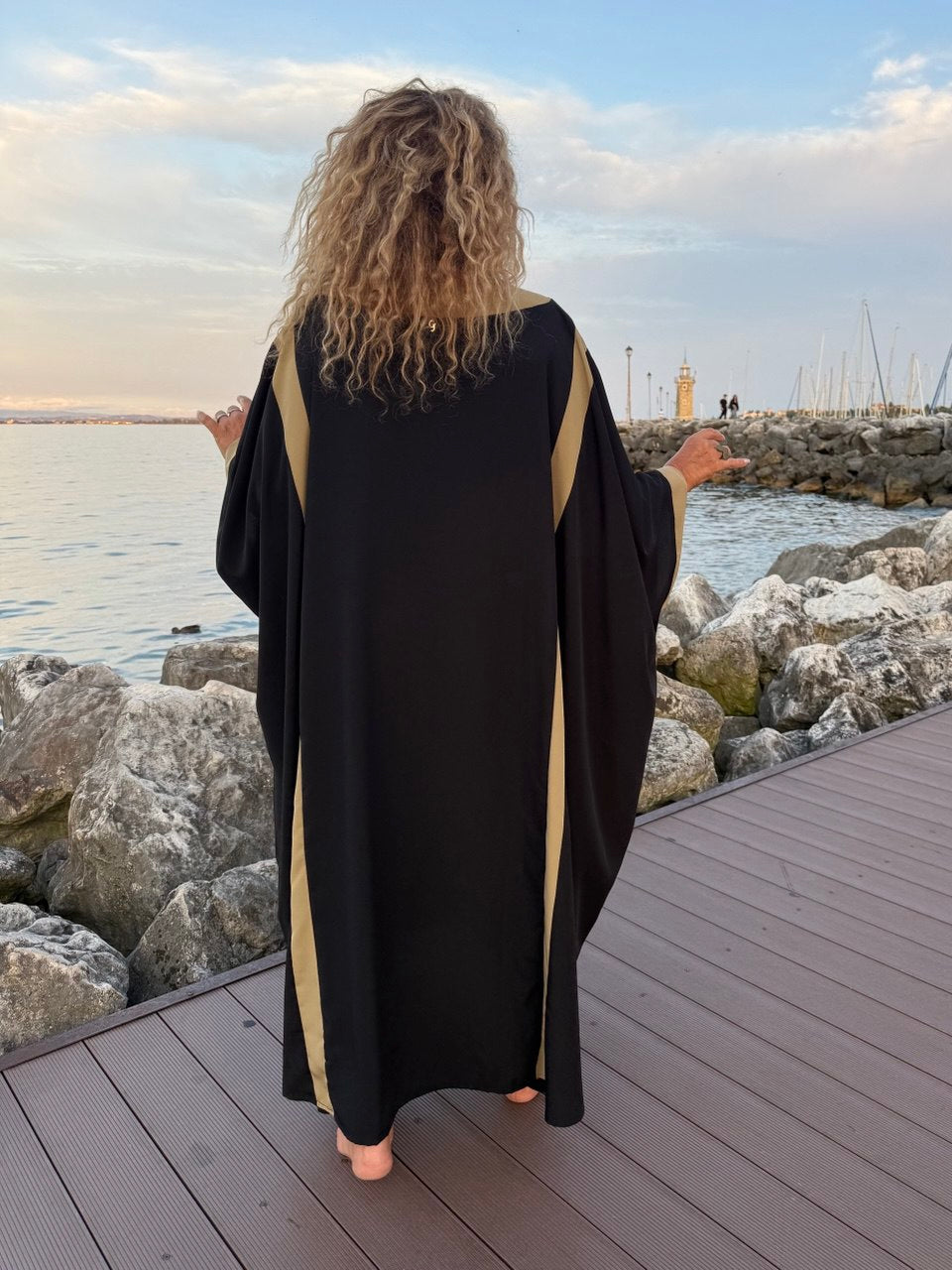 KAFTANO NERO E D’ORO