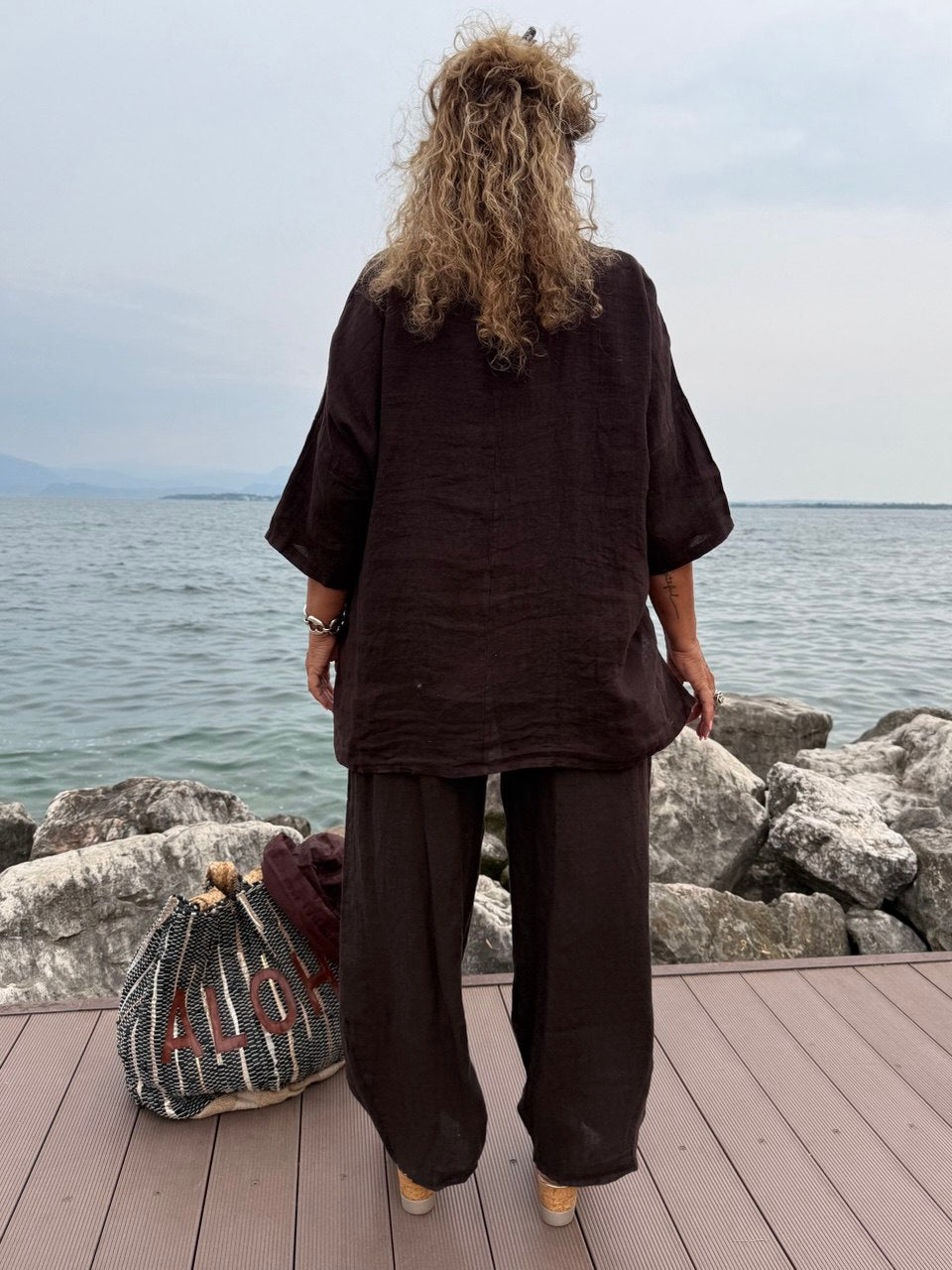 BLUSA LINO CIOCCOLATO OVER CON TASCHINO
