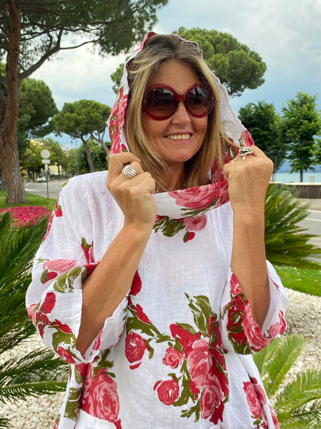 Blusa Dinah in lino BIANCA stampa fiori con cappuccio