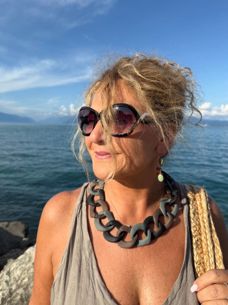 COLLANA A CATENA IN RESINA
