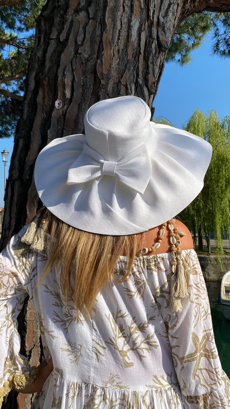 CAPPELLO BIANCO CON FIOCCO