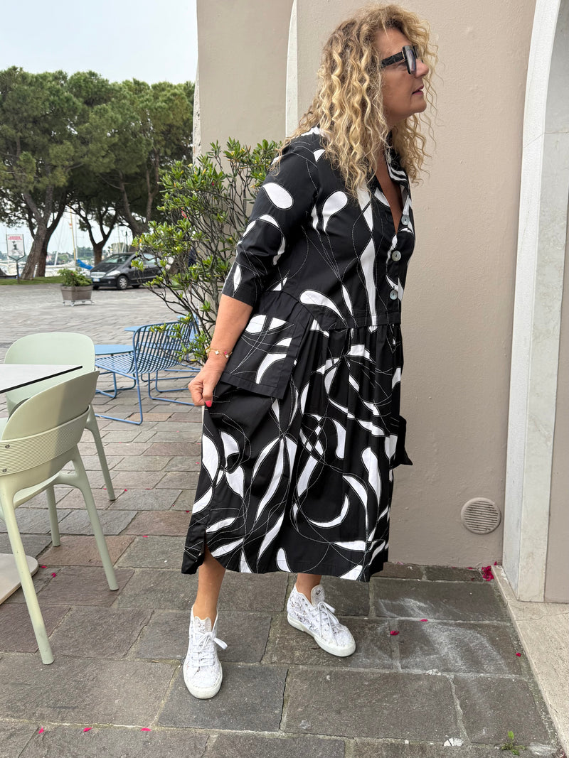 ABITO IN POPELINE IN BIANCO E NERO
