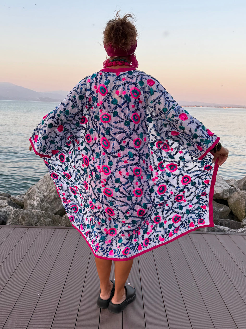 KIMONO BIANCO RICAMO FUCSIA