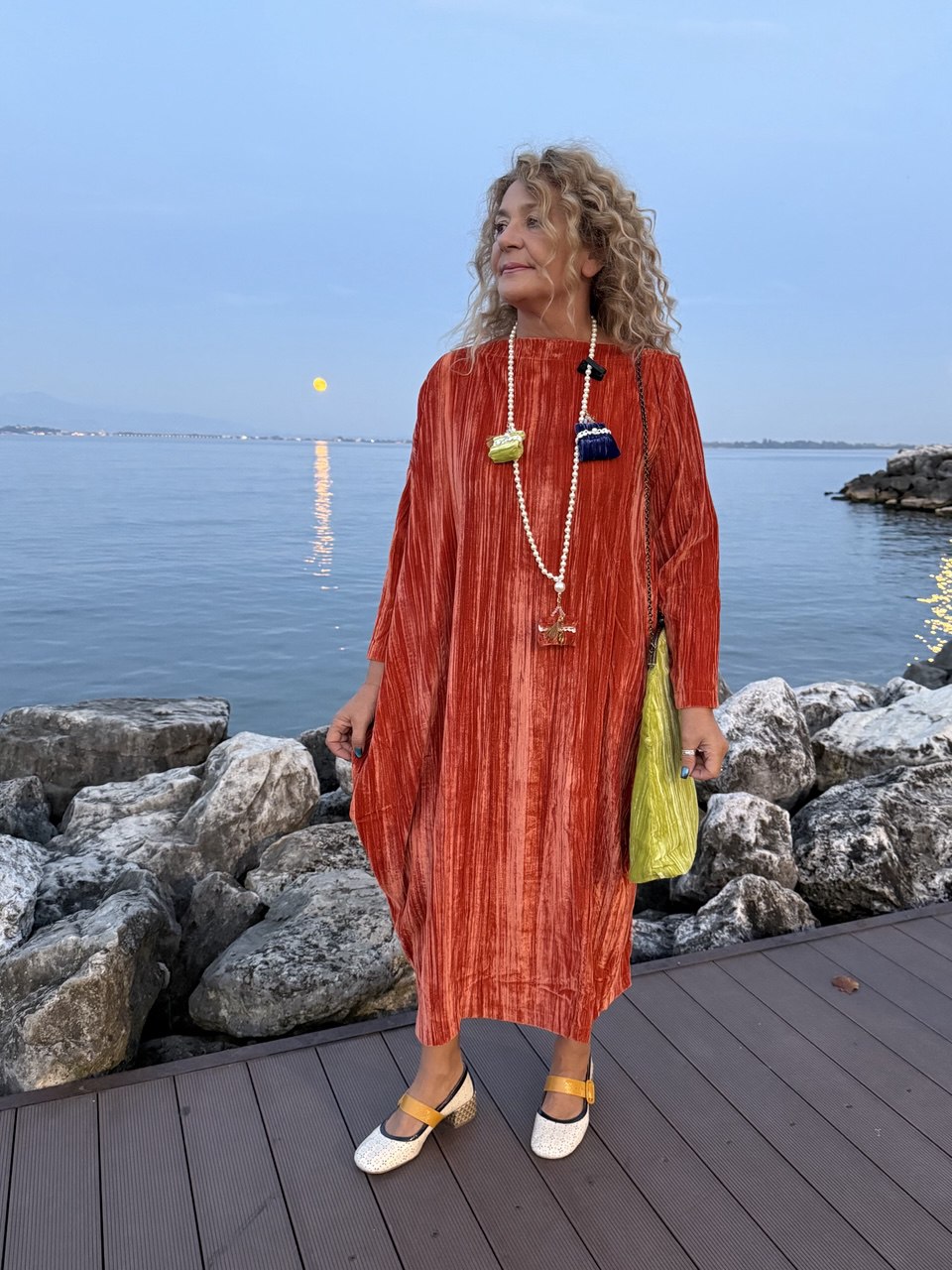 ABITO IN VELLUTO ARANCIO/ COCCIO