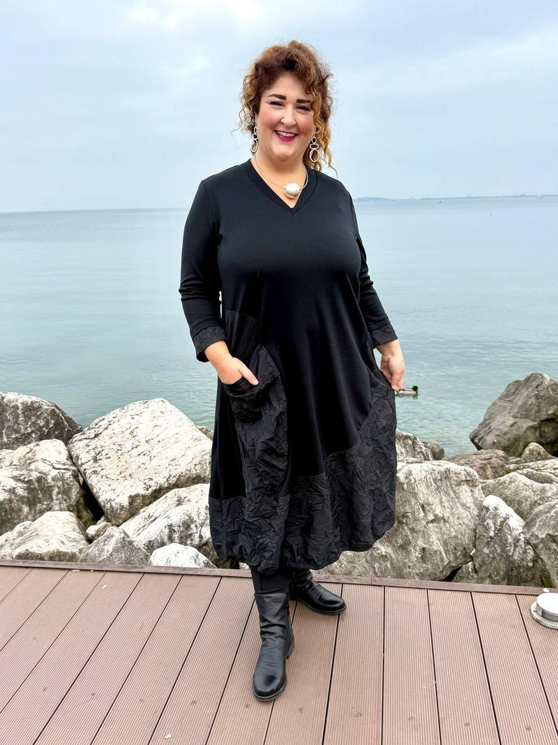 FELPA CON TASCHE PETALI NERA