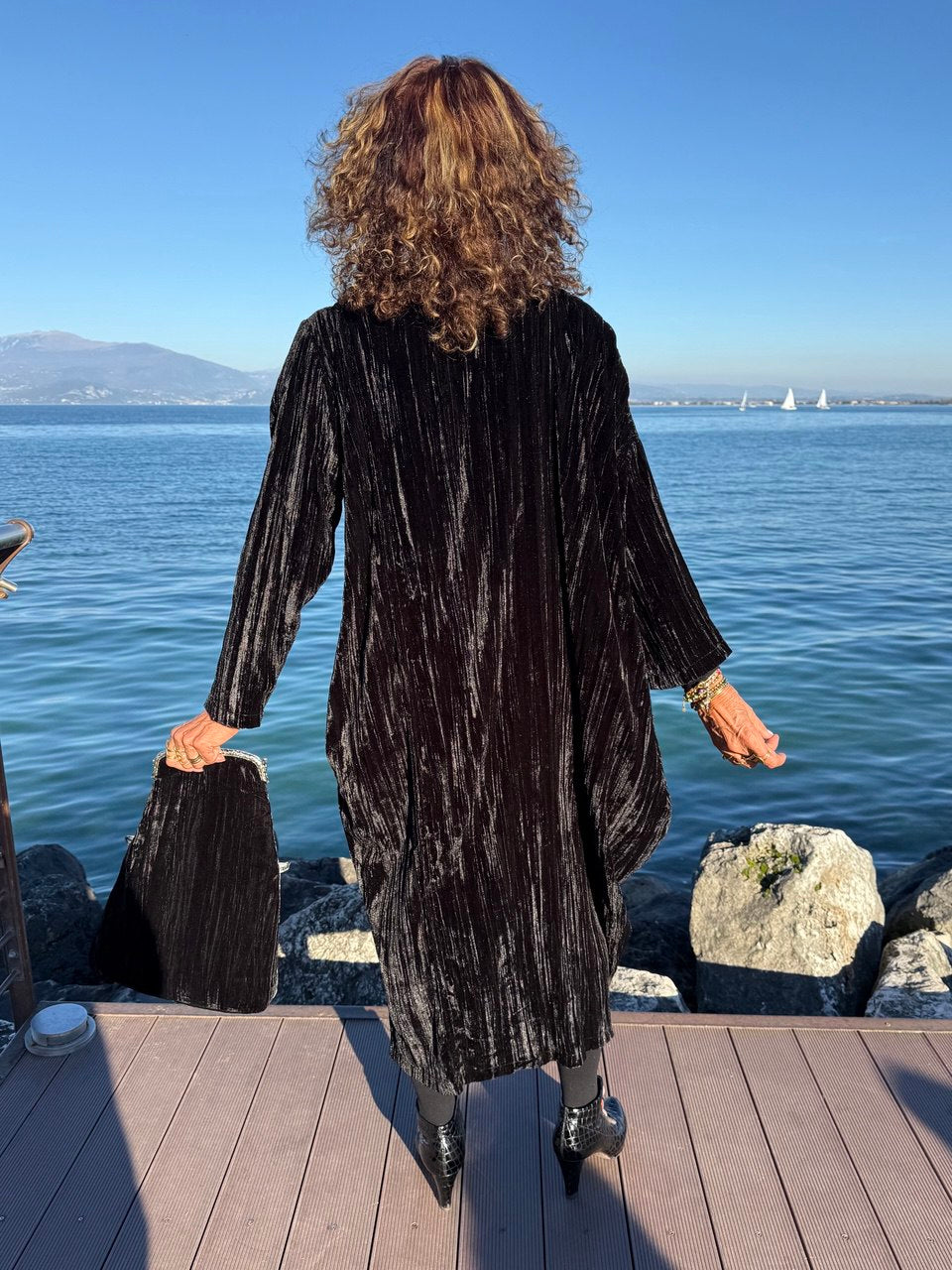 ABITO IN VELLUTO NERO