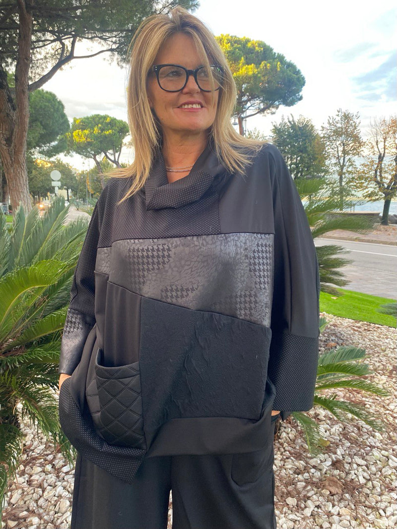 MAGLIA PONCHO NERA