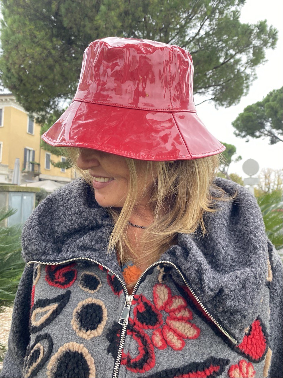 CAPPELLO ROSSO DA PIOGGIA