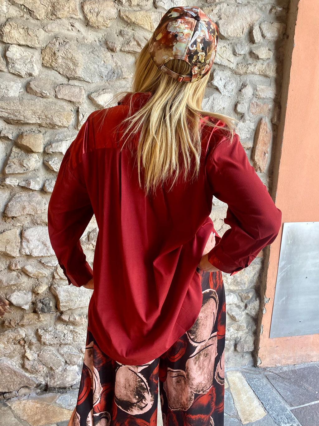 Camicia in satin color coccio di viscosa lucida e opaca